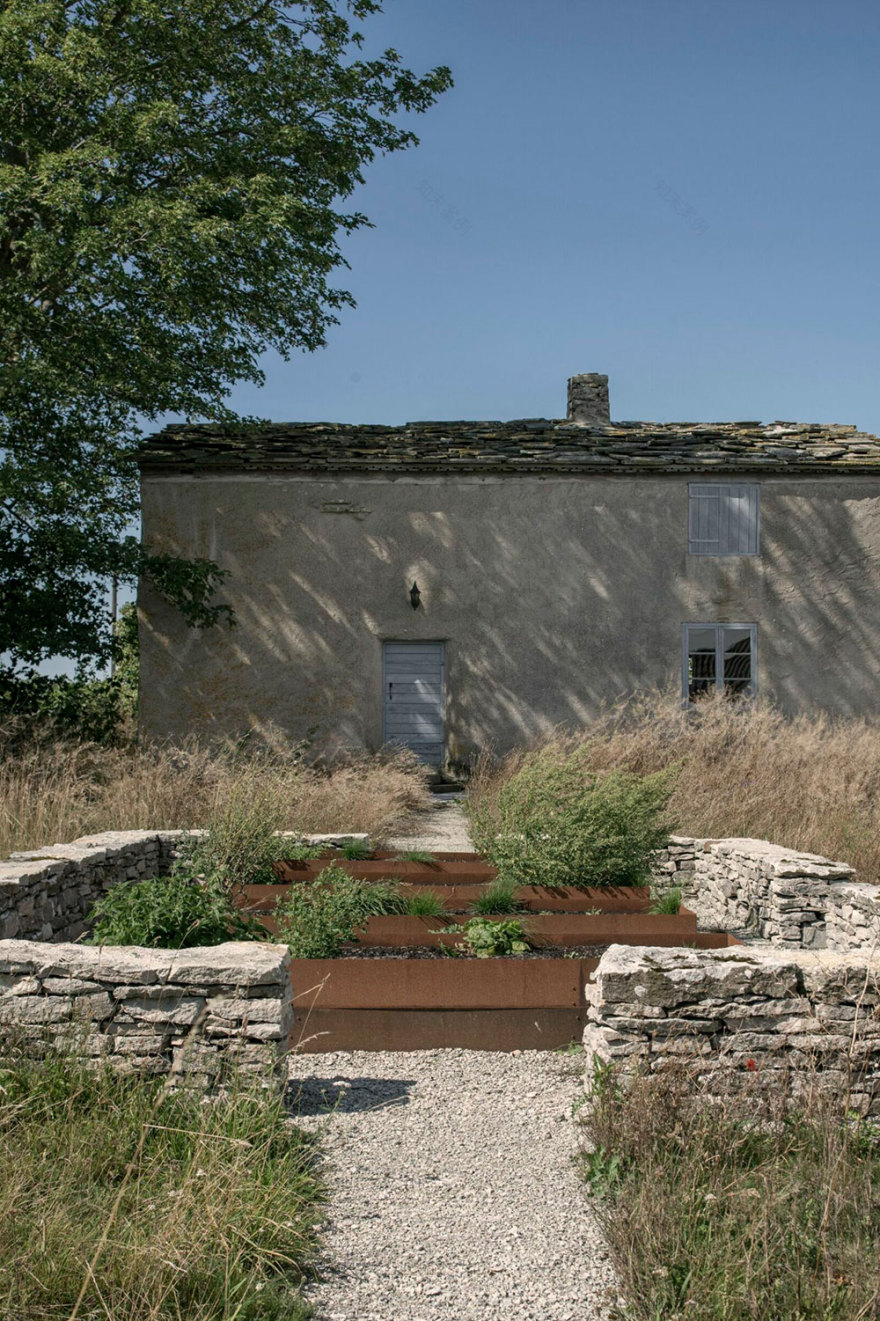 自然之境 | 瑞典 Gotland 岛的优雅野性度假屋-10