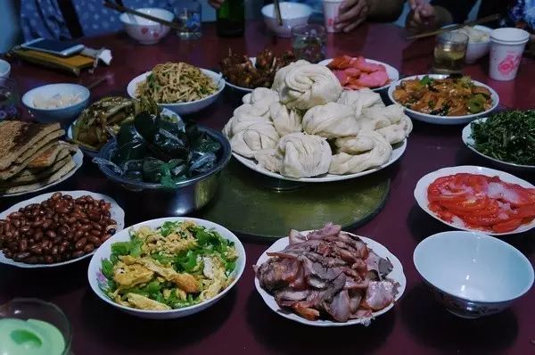 四个老男孩租下2500亩山谷，用集装箱搭出梦想中的家！-145