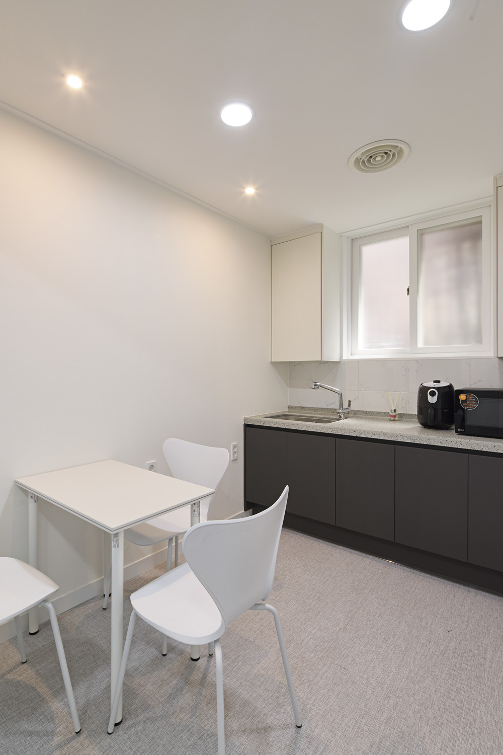 100 平极简共享办公空间设计-13