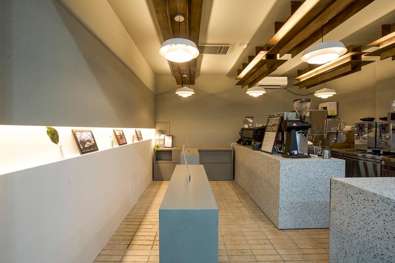 十平米咖啡馆的简约设计魅力-3