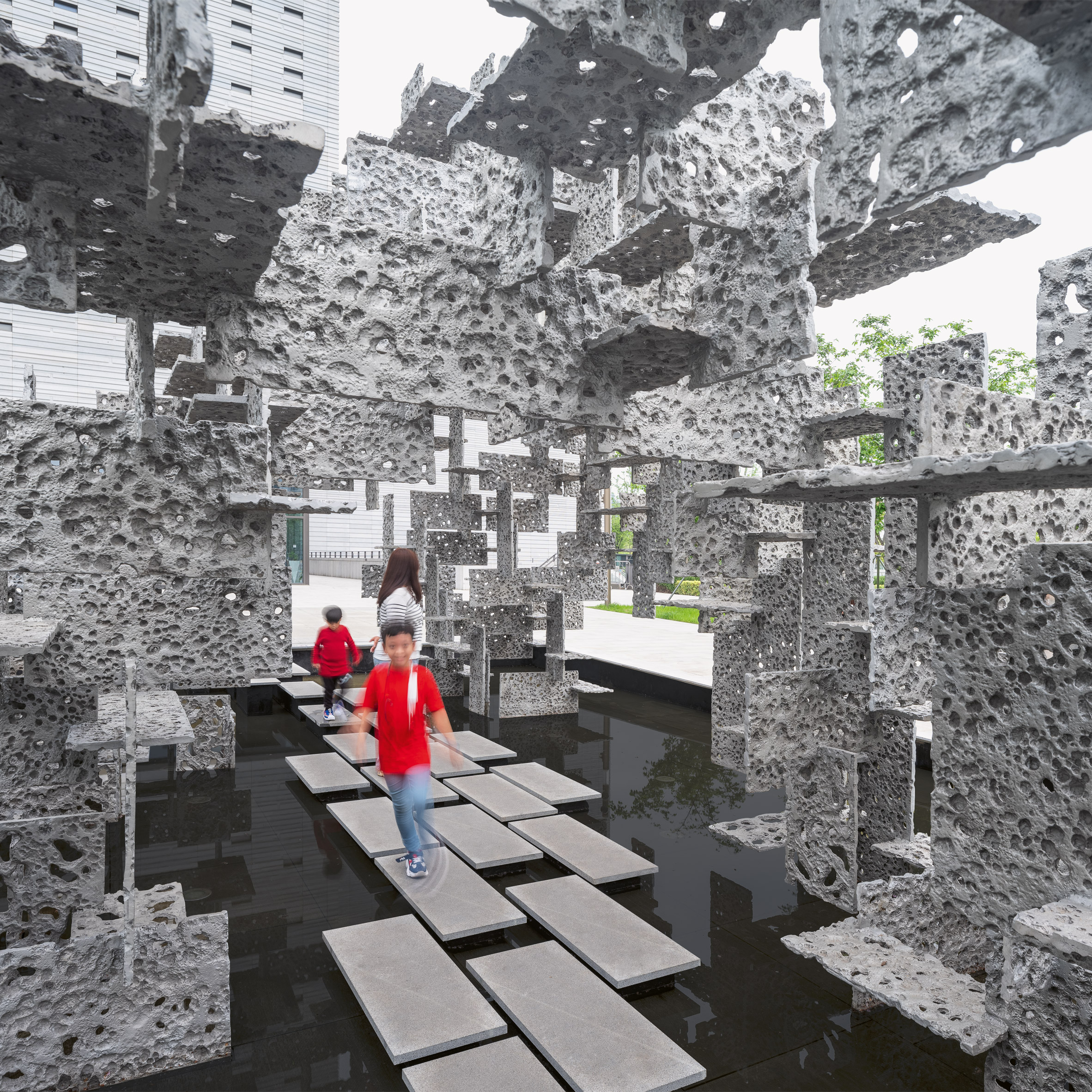 Six projects that showcase Kengo Kuma's "humane and beautiful" use of materials-25