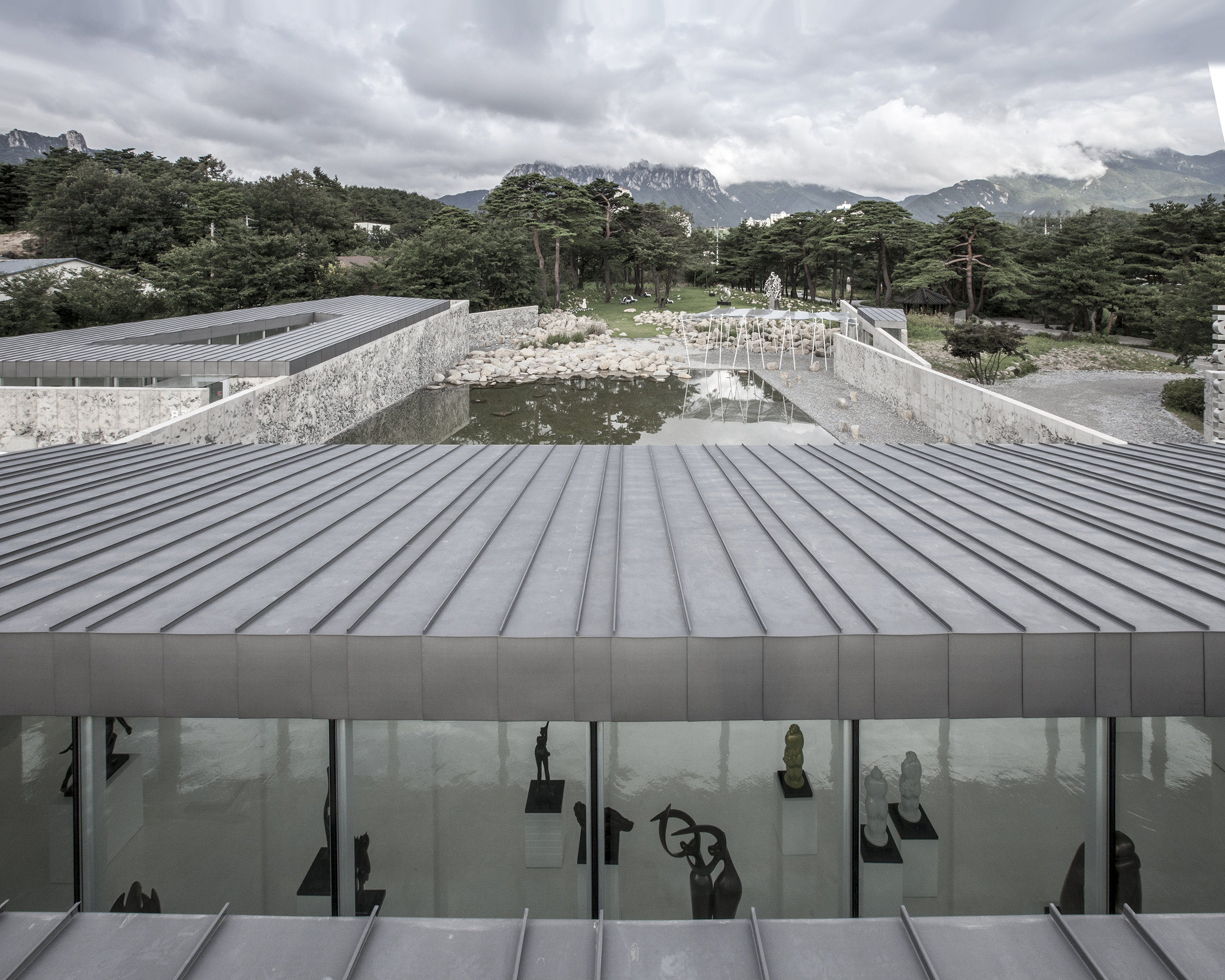 山风松韵的雕塑画廊——韩国 Bauzium 美术馆-25