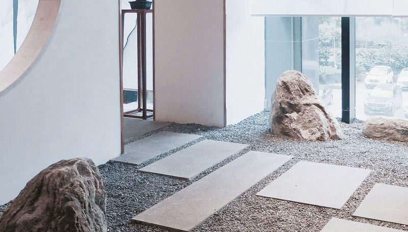 贵阳凯宾斯基酒店蓝城地产桃李春风小镇展厅——新中式雅致茶语空间-15