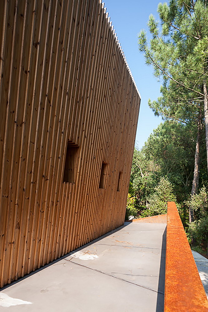 葡萄牙杜罗河谷的现代别墅-6