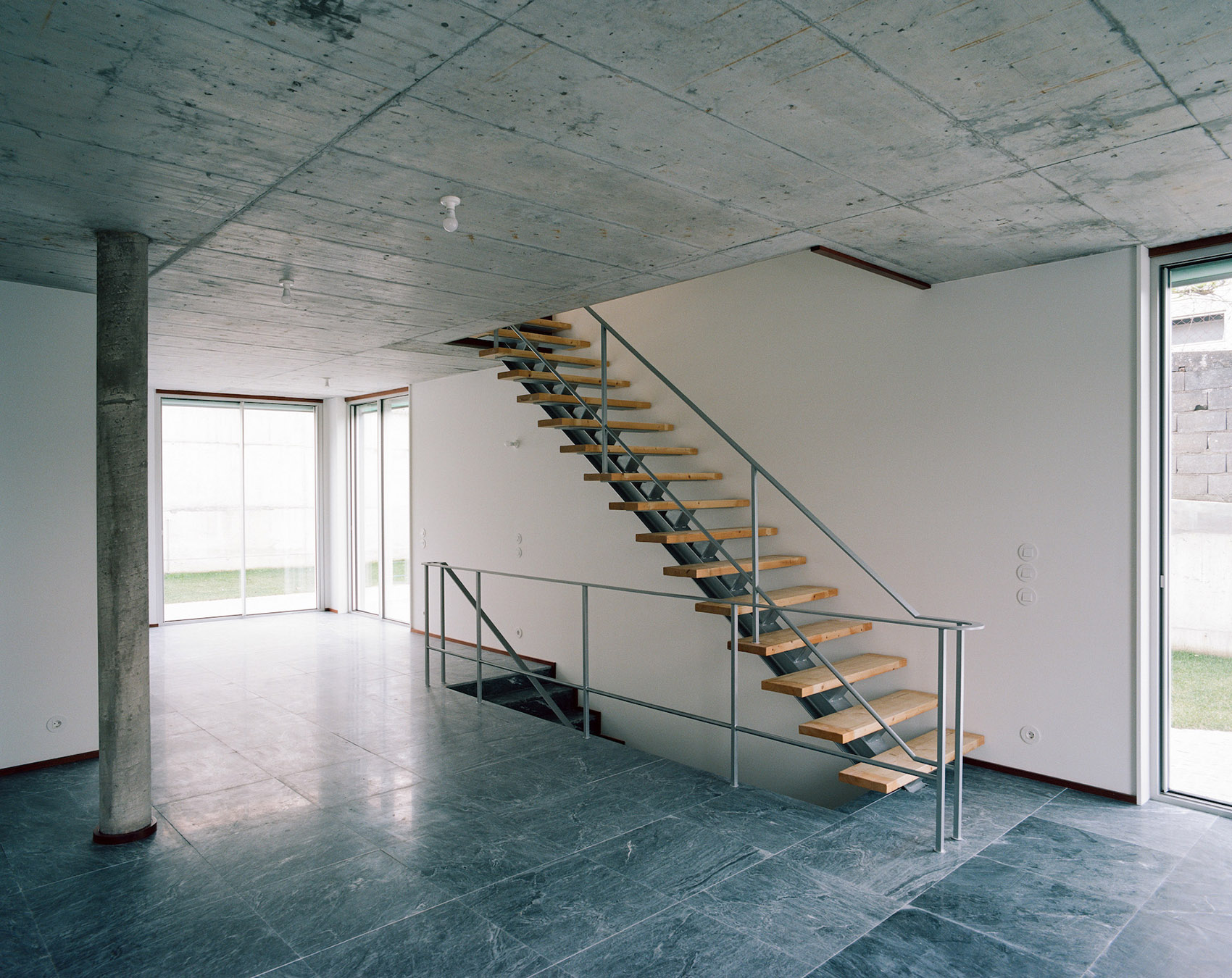 卡片住宅 | 葡萄牙 Fala Atelier 设计的双层“变形盒子”-18