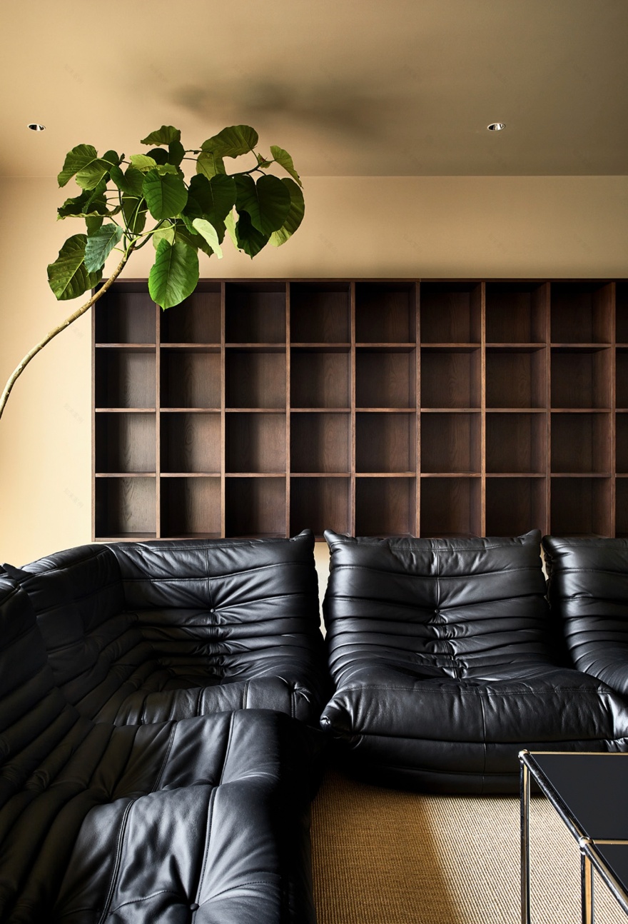 黑色中古风极简公寓-31