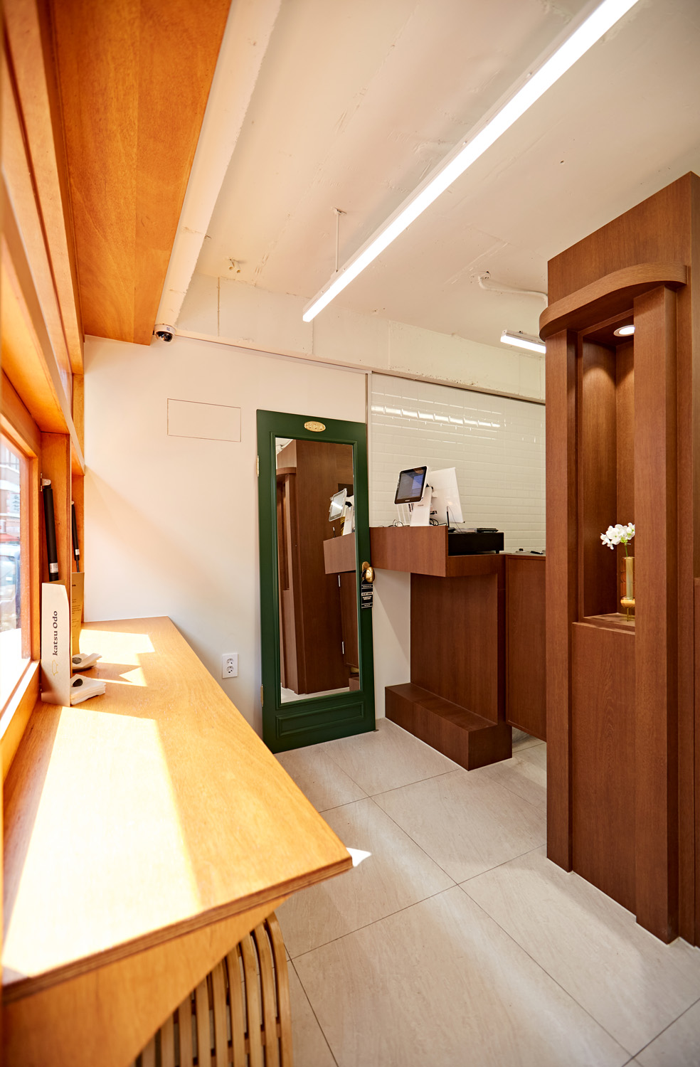 白色与木质的极简设计，打造 11 平的小户型公寓-12