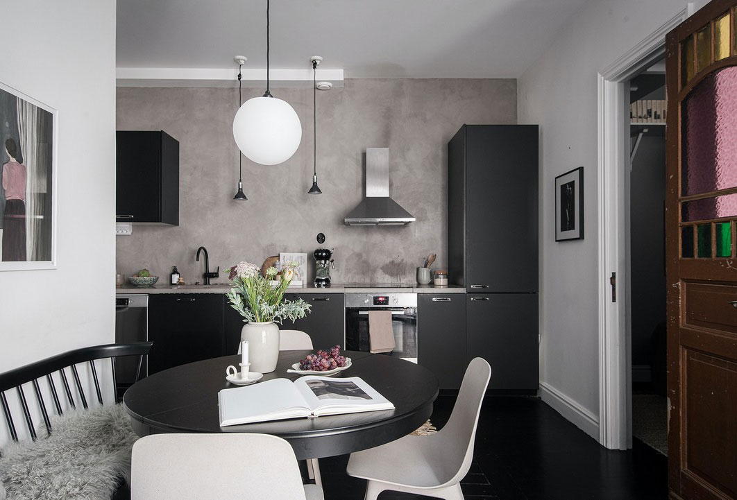 瑞典 42 平米奇趣公寓 | 彩绘玻璃门与黑色木地板的创意设计-17