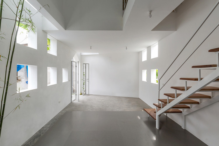 越南中部狭长土地上的共生小屋-9