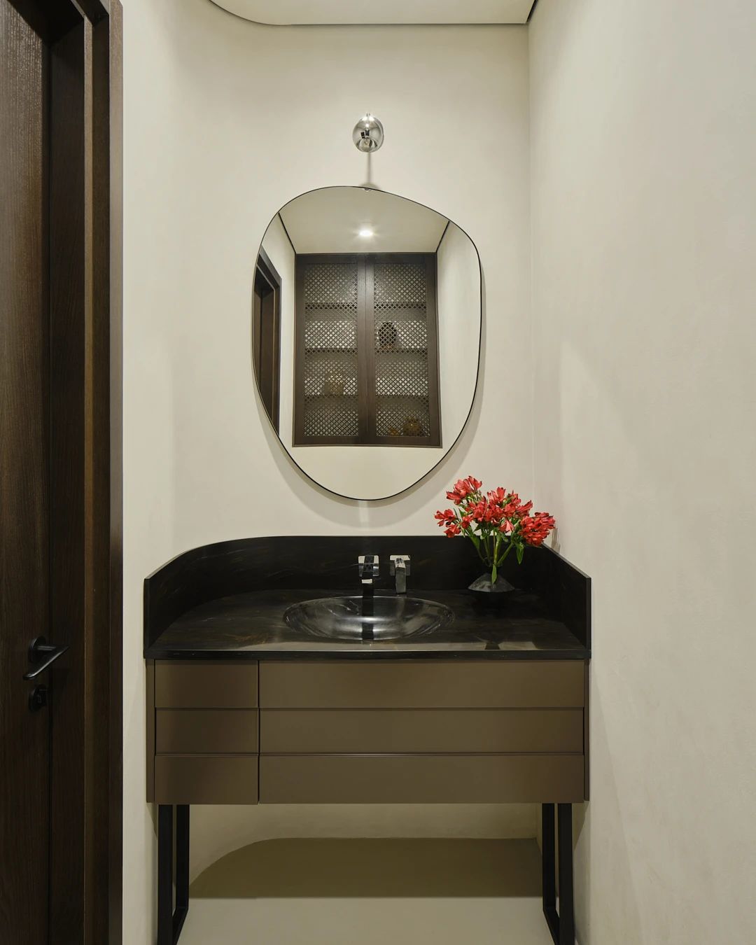 00后的网红小姐姐居然喜欢这样的设计风格-22