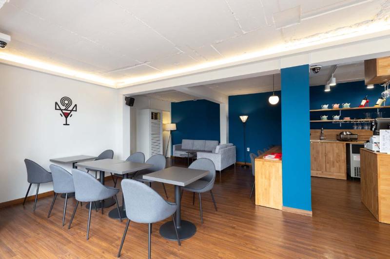 17 坪酒馆改造 | 复古韵味与时尚的完美结合-6