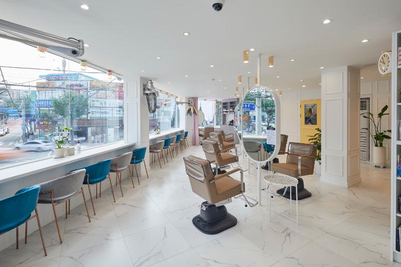 简约时尚 31 平美容室设计-3