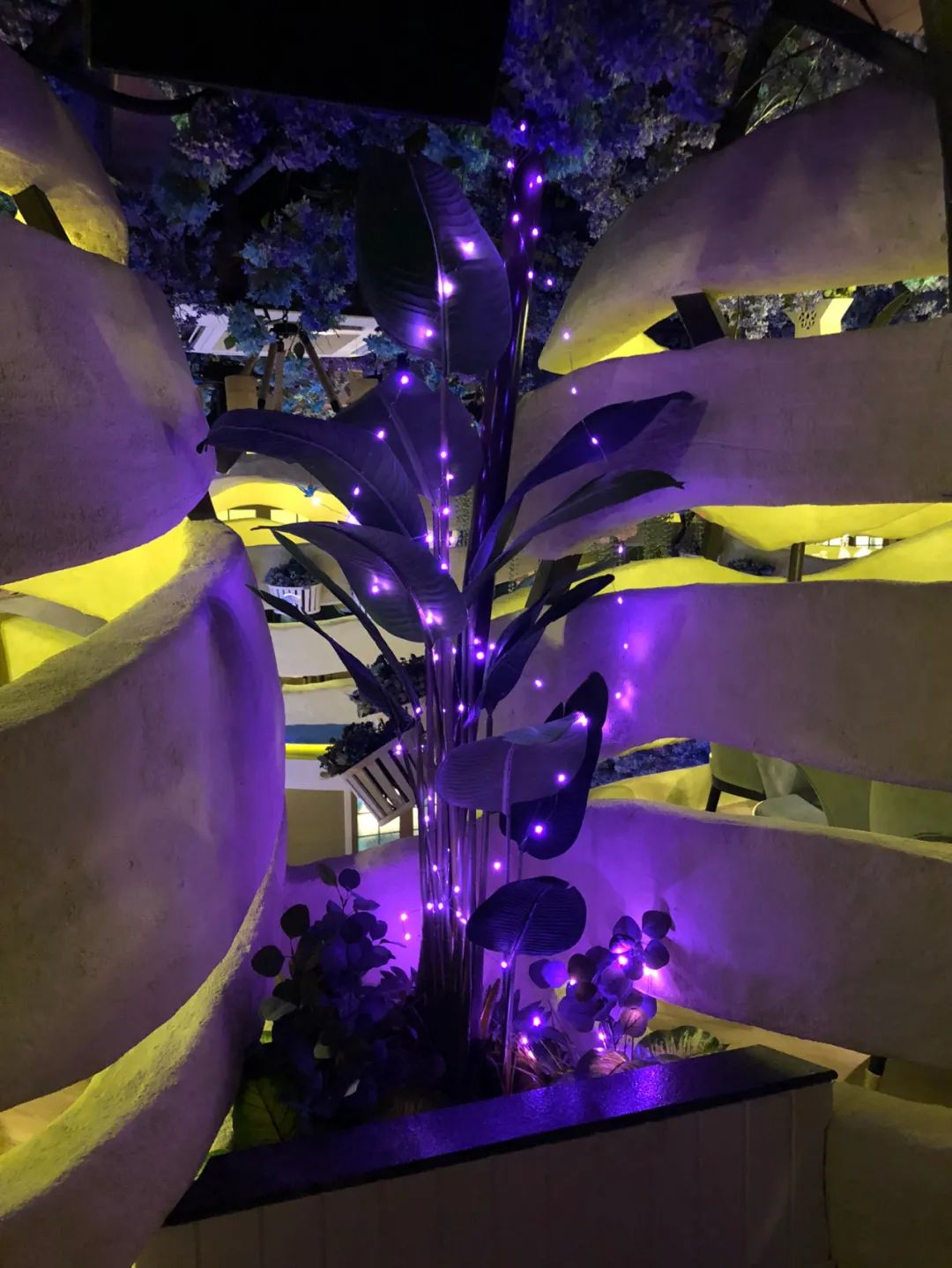 钱磊 | 餐饮空间不止餐饮,五光十色的视觉盛宴-63