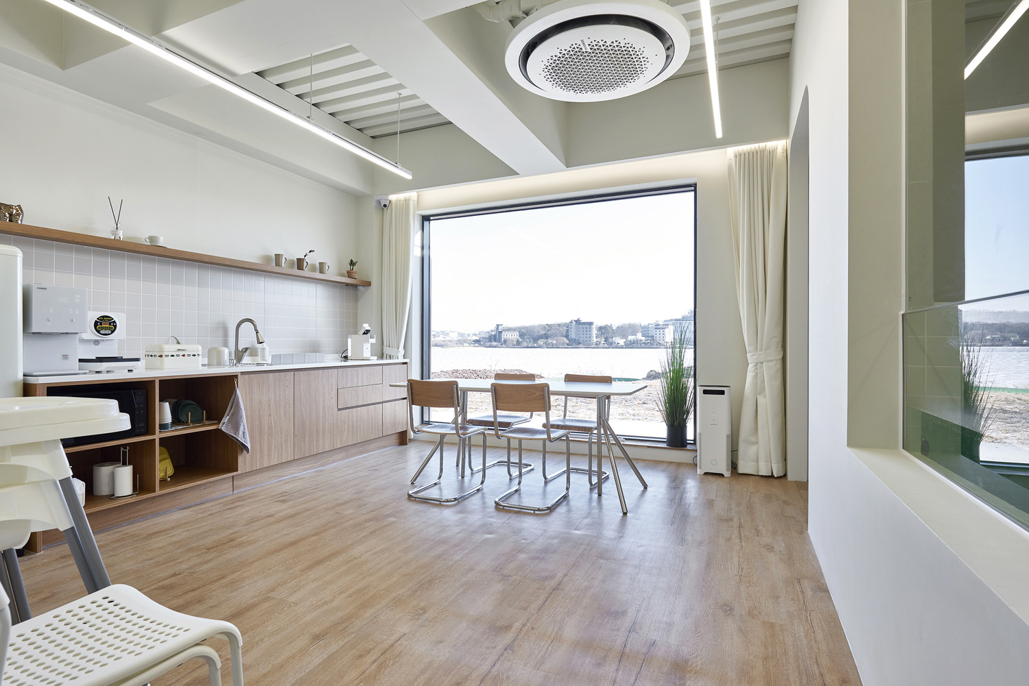 简约白与原木的 67 平亲子公寓-5