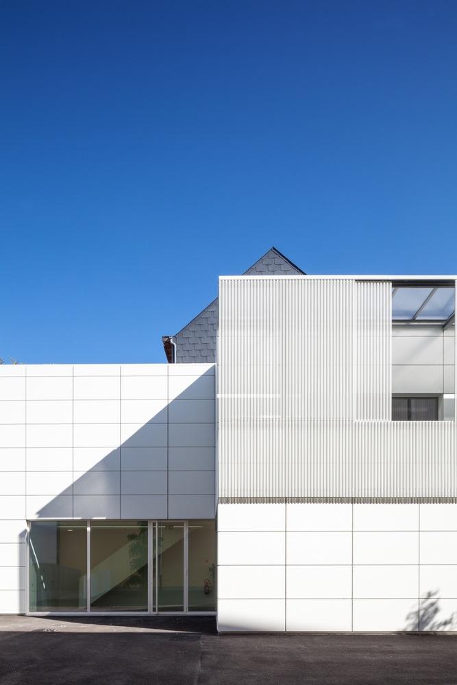 比利时十八世纪连栋住宅的现代翻新-16