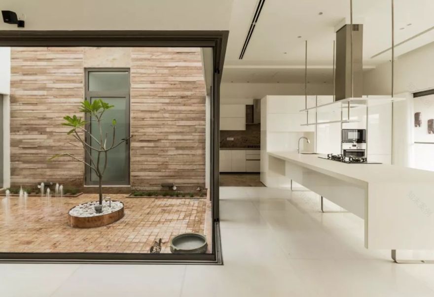 印度感性遇见西方想象的 Charged Voids 设计公司-43