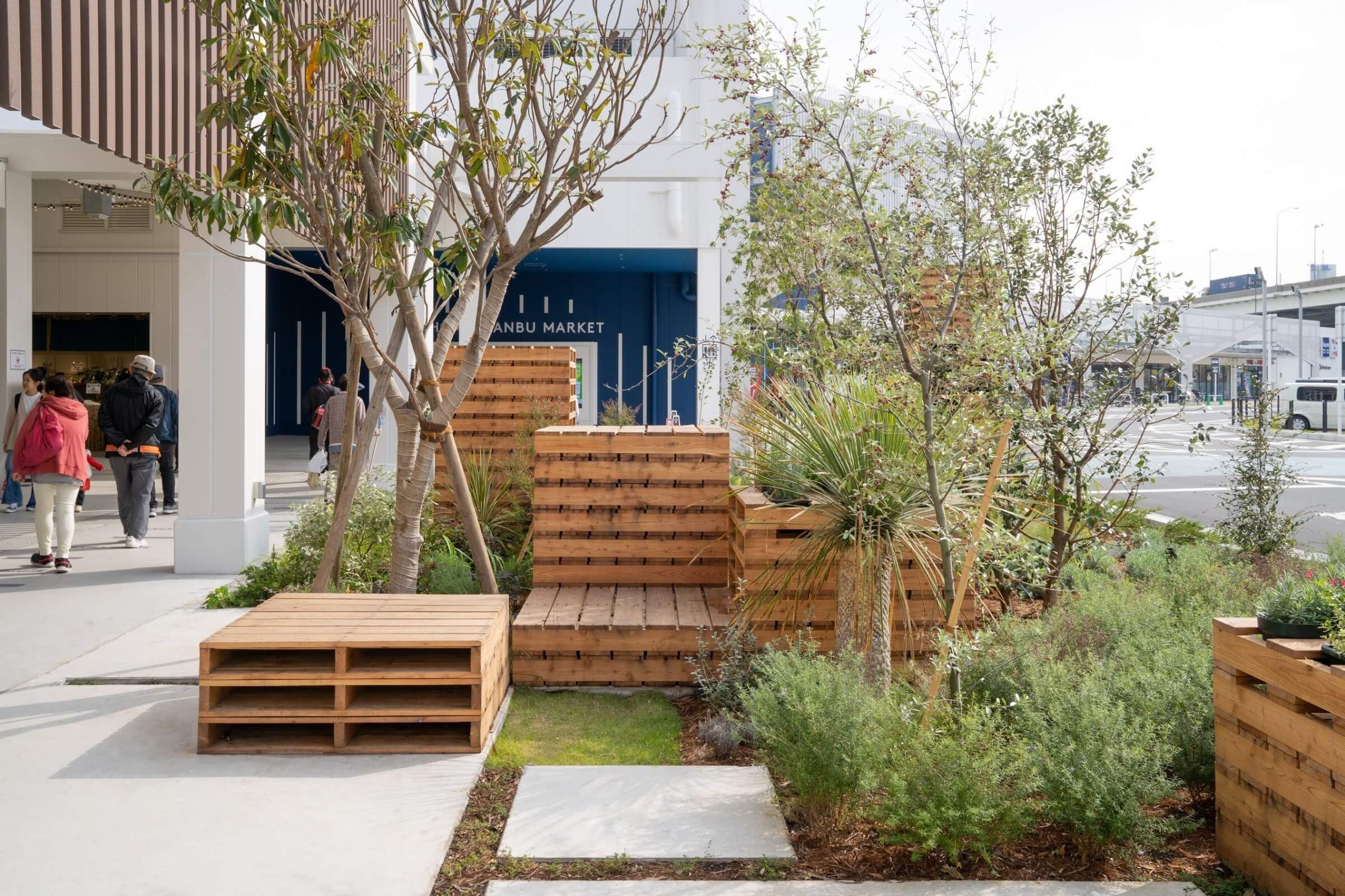 
      BRANCH Yokohama Nanbu Market ｜ STGK Inc. | Landscape Design - Creating a living human-scape
    -1