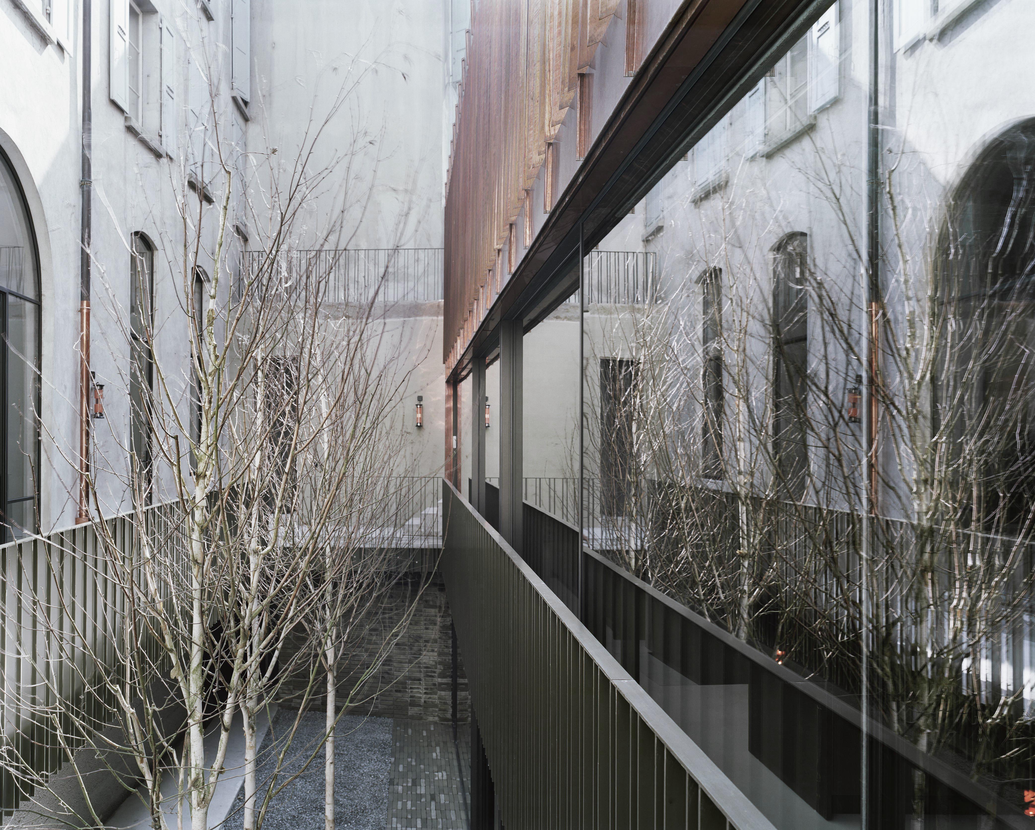 废弃庭院重生，库珀屋顶点亮现代空间-11