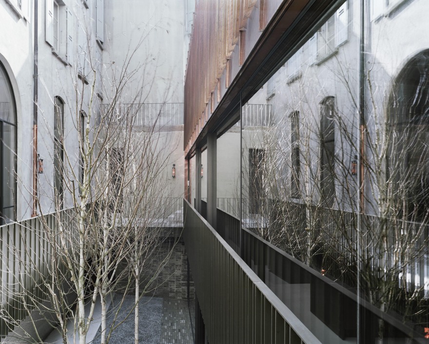 废弃庭院重生,库珀屋顶点亮现代空间-11