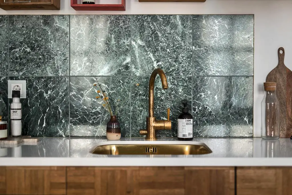 融合古典与现代的瑞典公寓设计-10