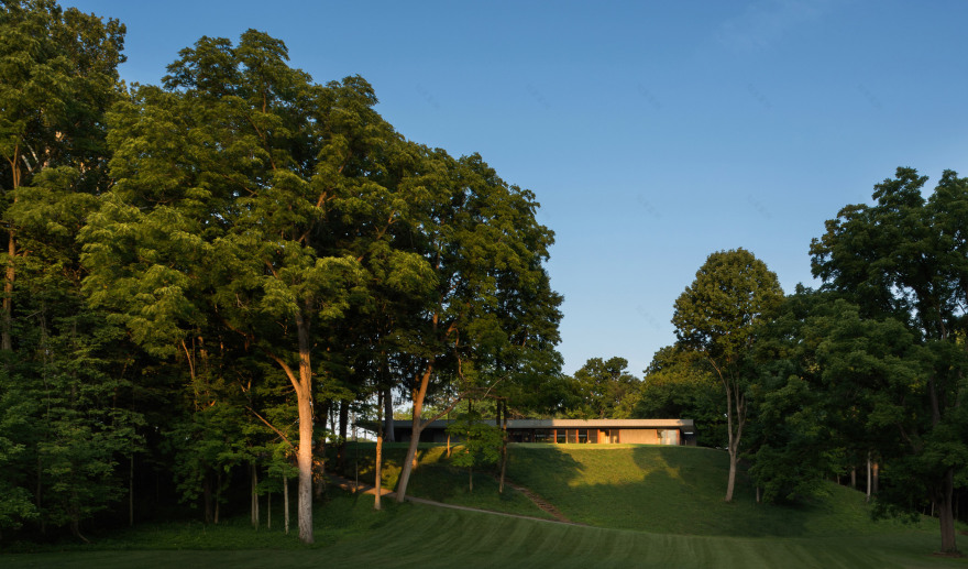 Deborah Berke channels modernism with long and low Indiana house-22