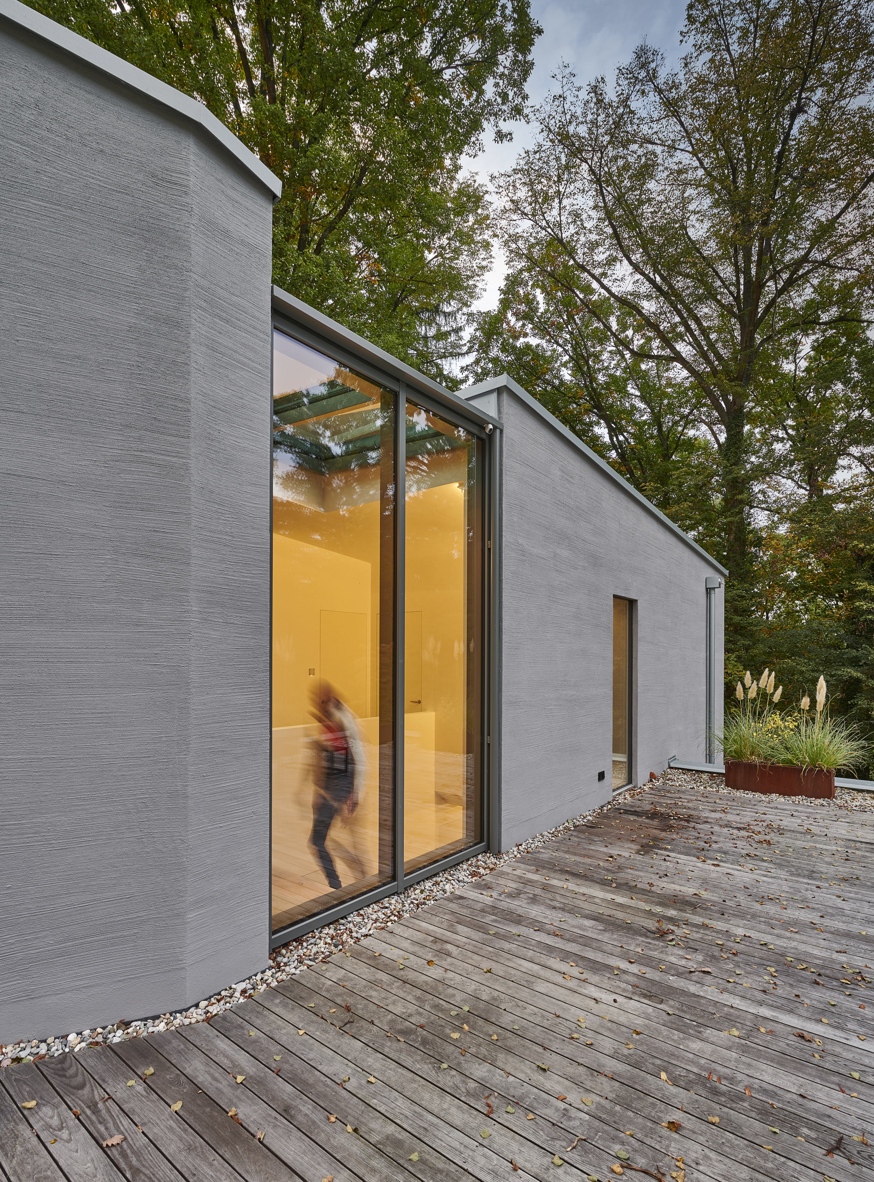 城堡山下的住宅与古橡树共生-5