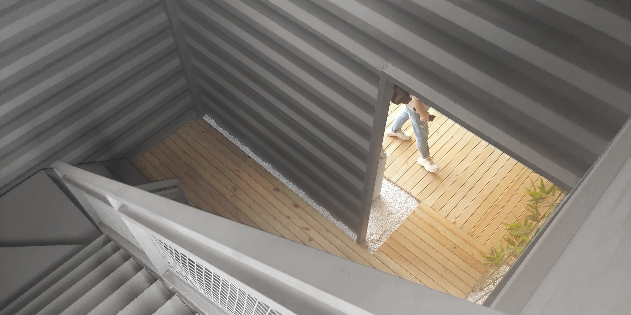 一个集装箱改造的模块化样板间-13