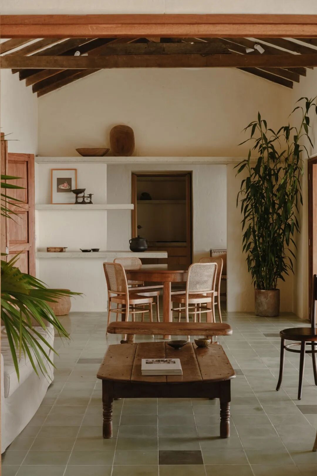 卡萨拉斯玛格丽塔斯公寓（Casa常见指房子、公寓等，由于缺乏更多背景信息，一般以公寓来常见处理，但根据具体场景这里也可能表示其他场所；Las Margaritas音译过来是拉斯玛格丽塔斯 ，它可能是具体的人名、地名等，可根据实际情况进一步确认指代对象及更合适的译法，如果是酒店、度假村等也可纠正信息重新让我翻译 ）丨哥伦比亚丨Trópico Arquitectura-18