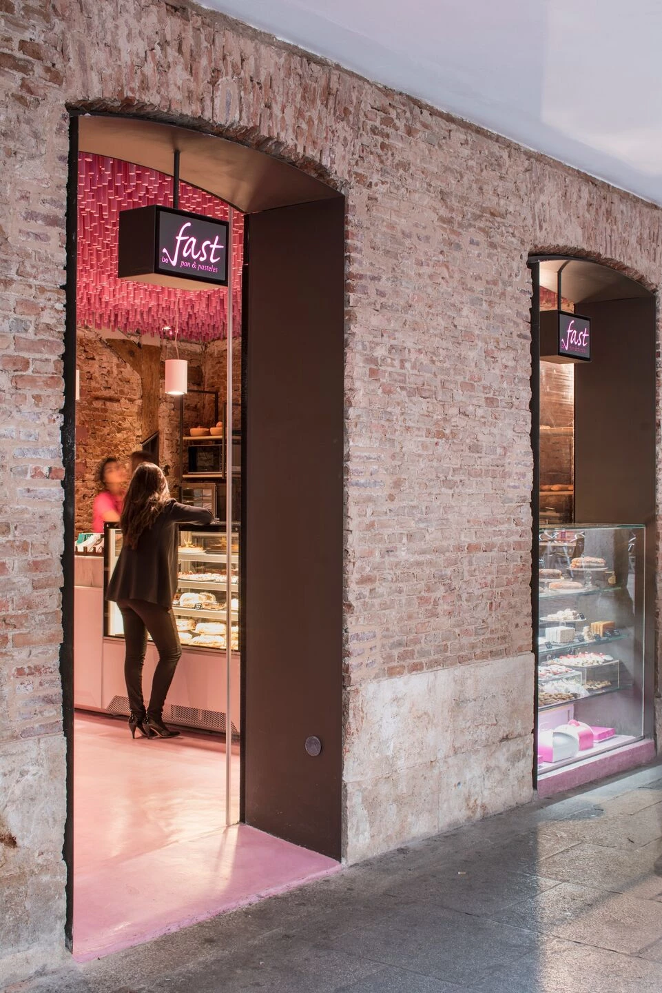 马德里粉色木棍艺术装置面包店丨西班牙马德里丨IDEO arquitectura-40