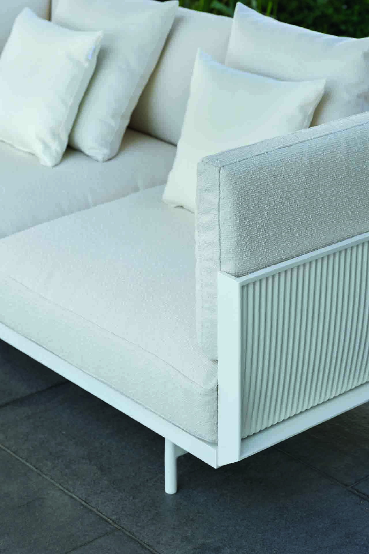 融合之美 | Nichetto 设计的 ONDE 户外家具系列-7