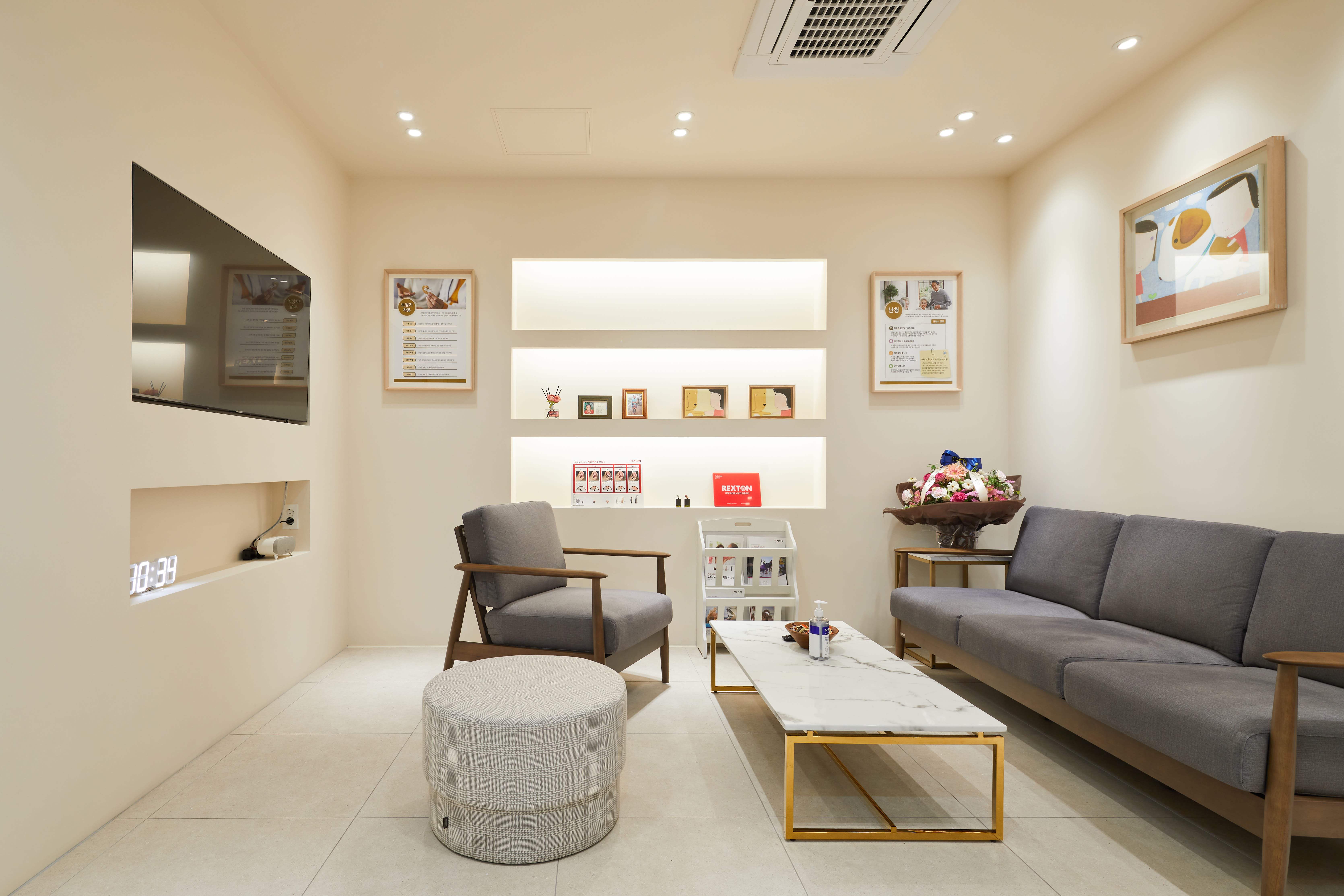 白色木纹 19 平米办公室，极简清新设计风潮-5