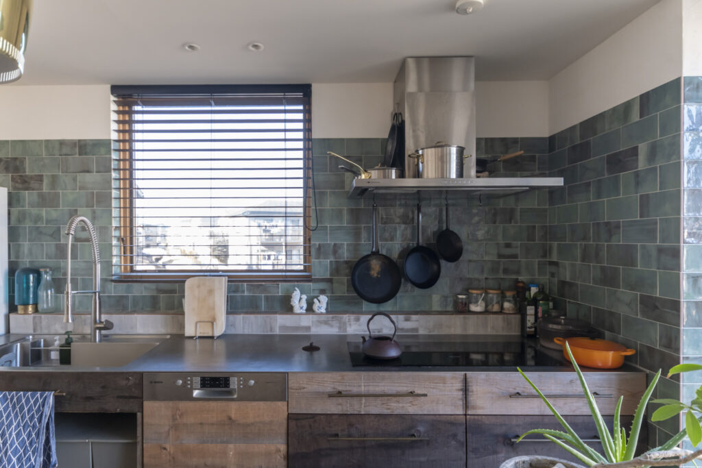 都市型パッシブデザインの家 自然素材にこだわり経年美を楽しみながら暮らす | Architecture | 100%LiFE-17