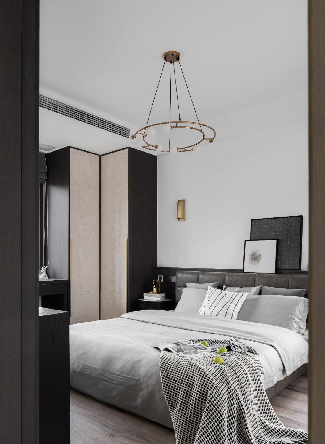 异形屋顶下的现代生活空间-37