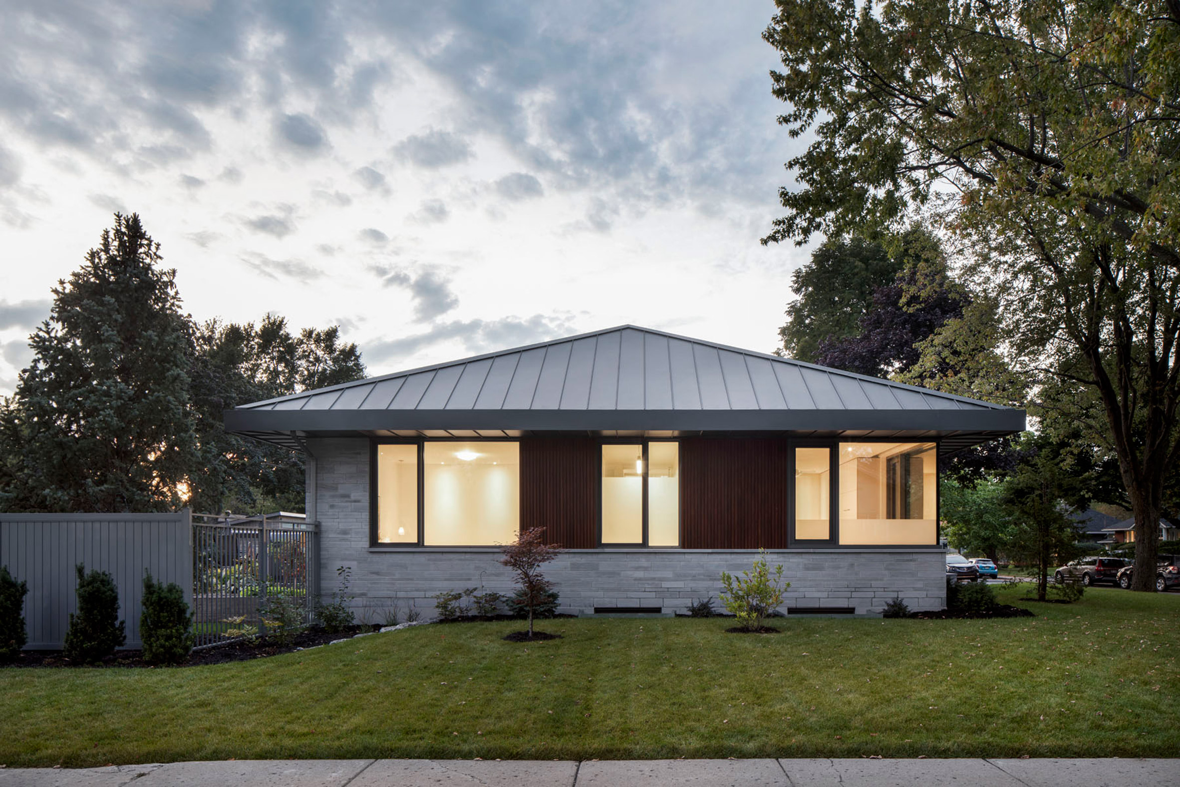 Naturehumaine renovates mid-century Prairie House with minimal interiors-30