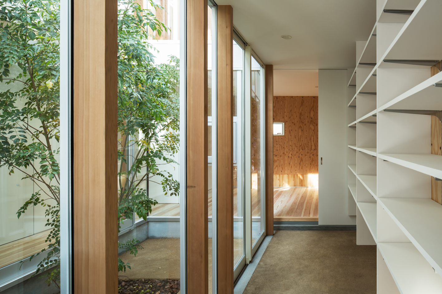 双屋共生,绿意盎然的家庭住宅-15