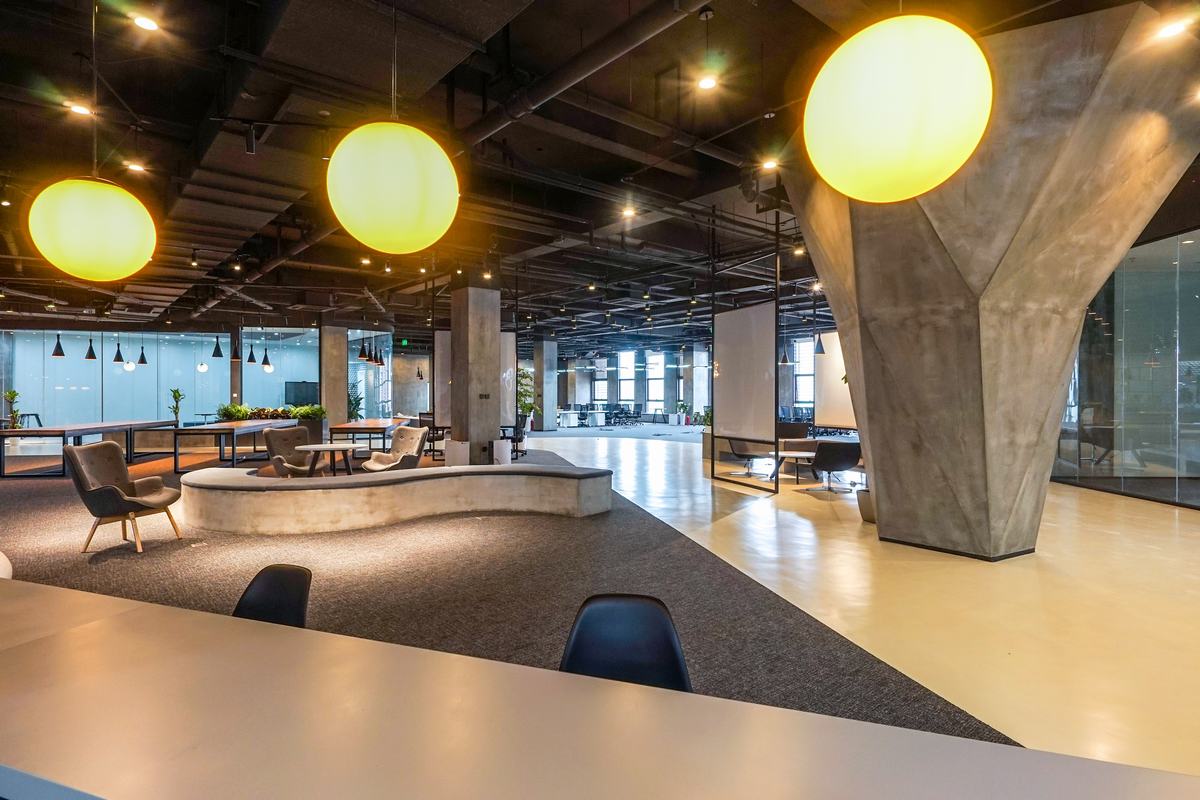 拜腾南京基地办公空间 | 工业风智能办公的典范-75