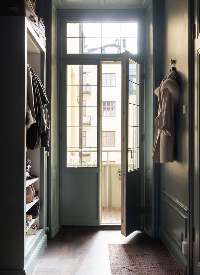 带有缤纷时尚细节的暗色调公寓-23