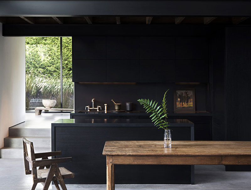 黑白对比的神秘 Hamptons 之家-6