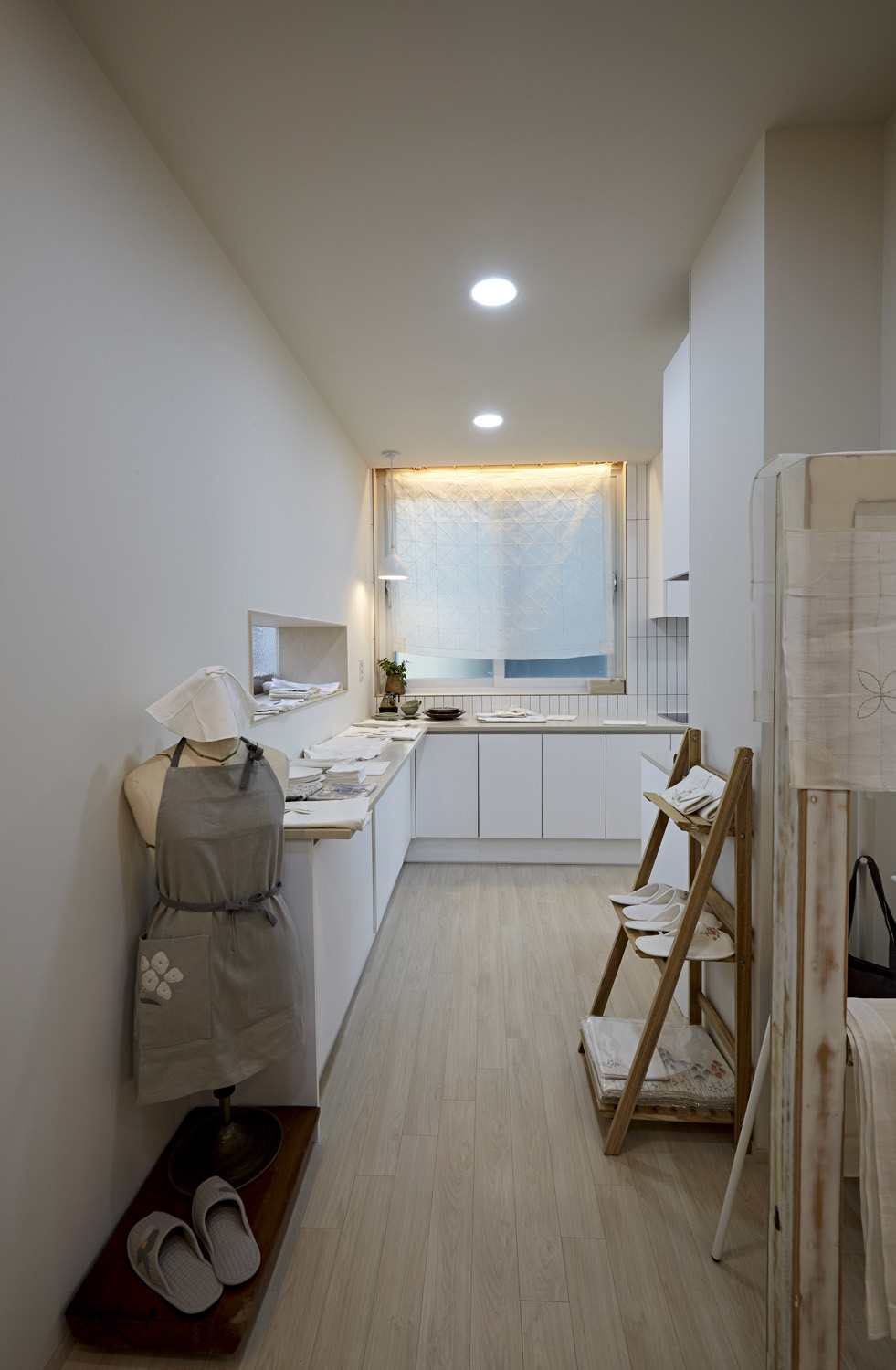 温馨宜人，专业打造——首尔“이원”羽绒被品牌店室内设计-13