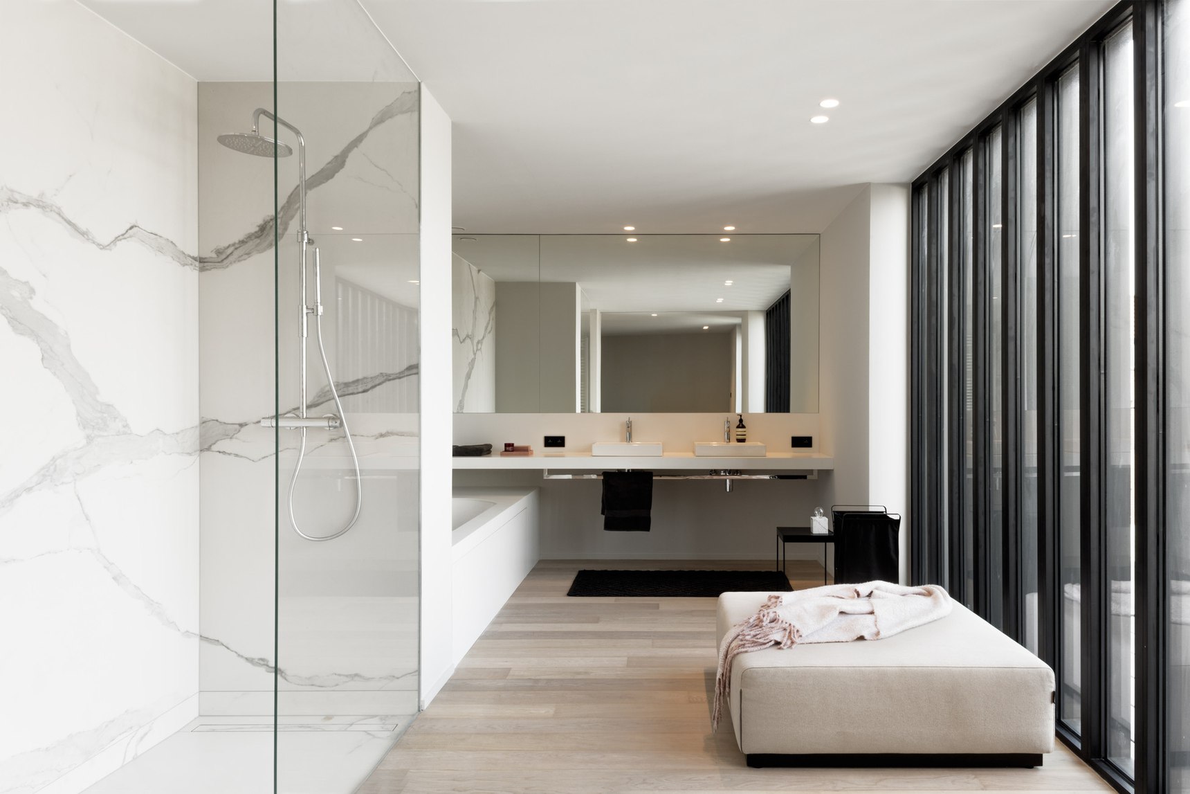 比利时阁楼公寓,木框结构与城市景观完美融合-0