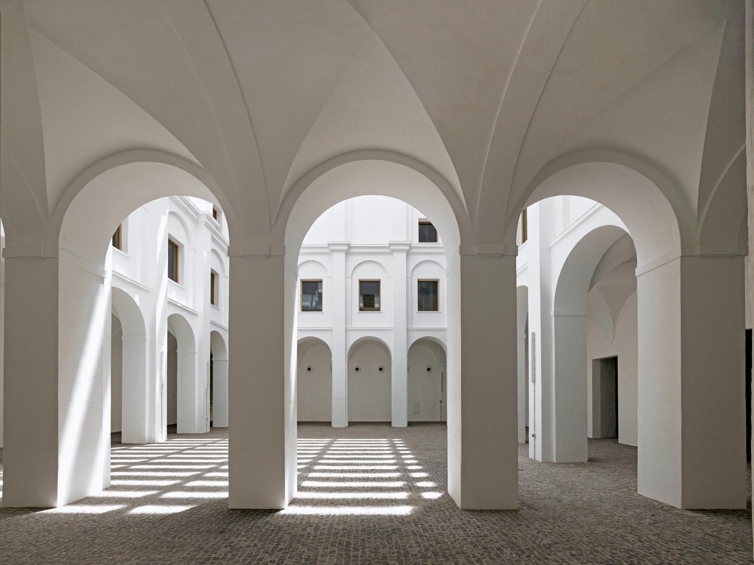 巴达霍斯省立医院改造 | 历史与现代共融的公共空间-15