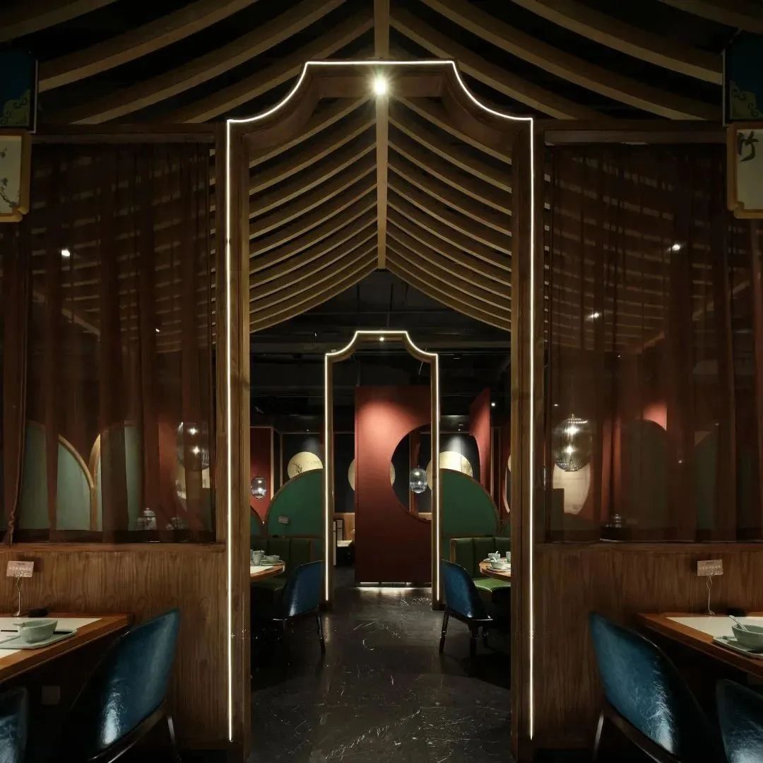 南京锦绣新中式餐厅 | 园林借景与中式色彩的完美融合-31