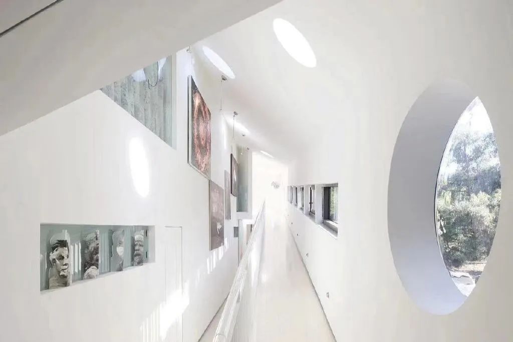 美剧《摩登家庭》里没人要的豪宅，竟然是这位世界级知名建筑师的家！儿子还是当红小鲜肉！-118