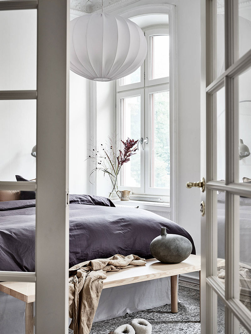 浪漫瑞典小公寓，高挑天花板与温馨阳台的完美结合-16