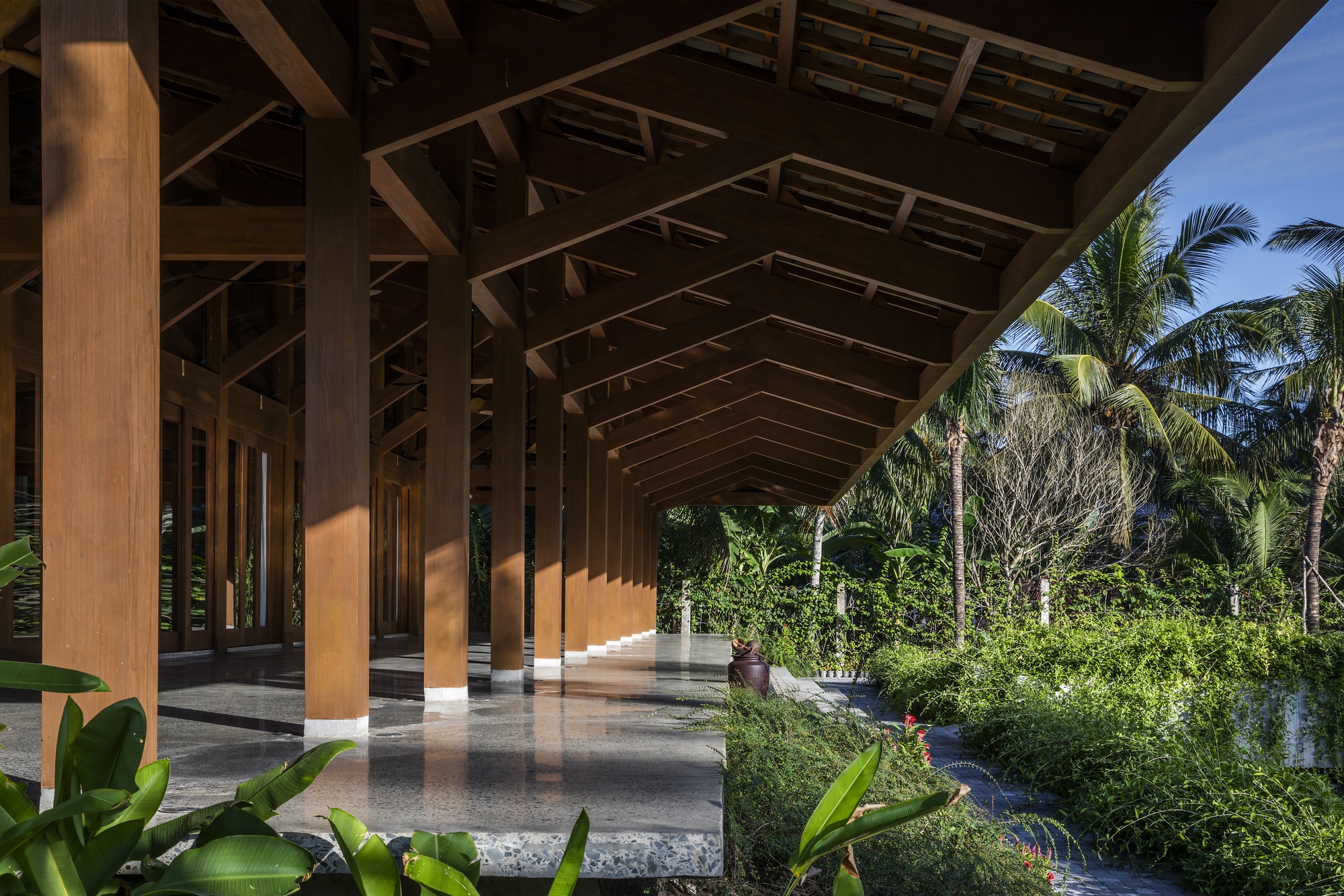 Ben Tre Buddhist Temple & Ancestral Hall / VTN Architects (Vo Trong Nghia Architects)-23