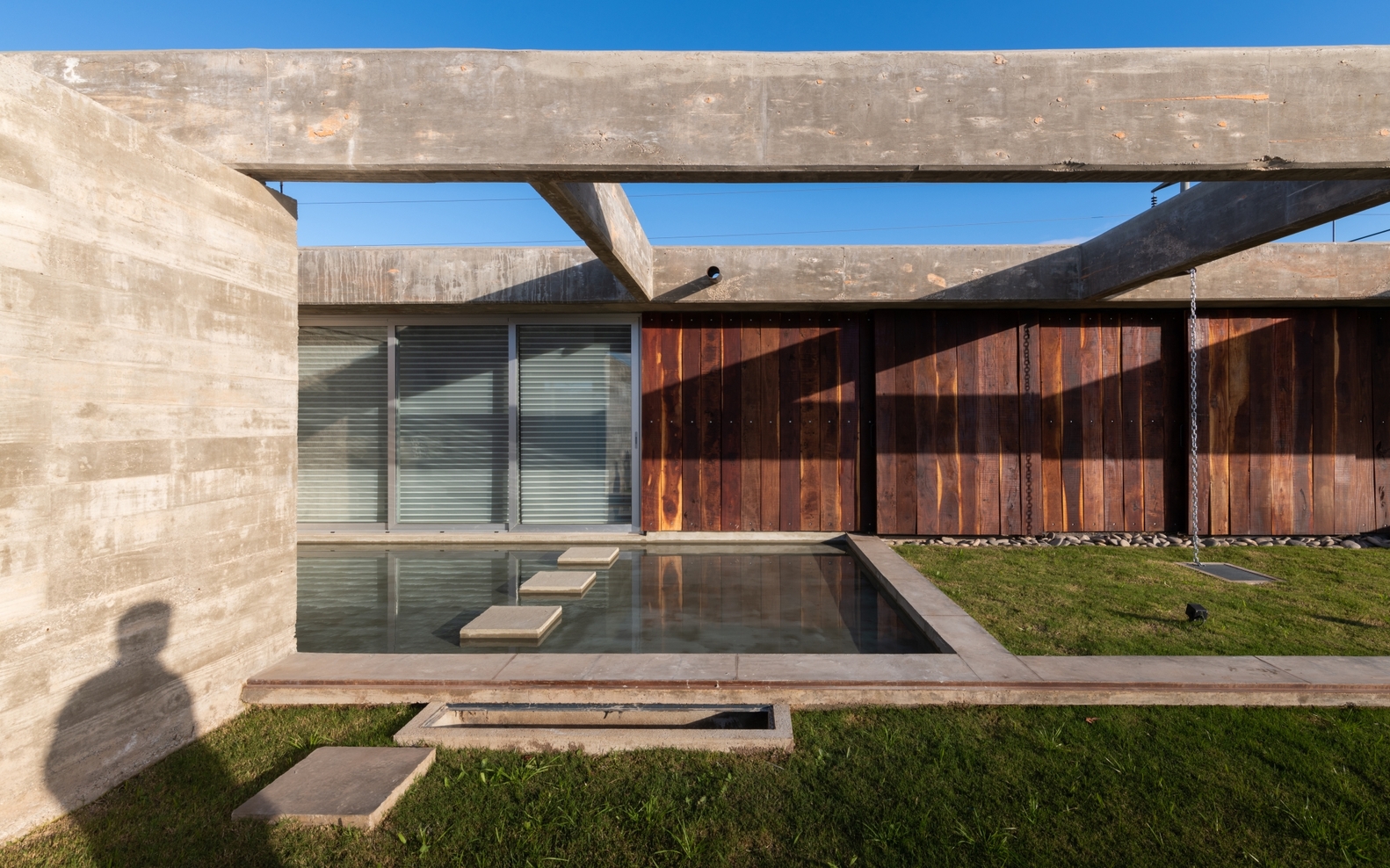 阿根廷科尔多瓦阳光住宅,融入自然的现代设计-44