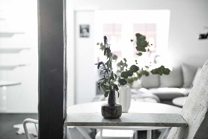 瑞典 59 平米黑白小 loft，巧用白色和自然光扩展空间-10
