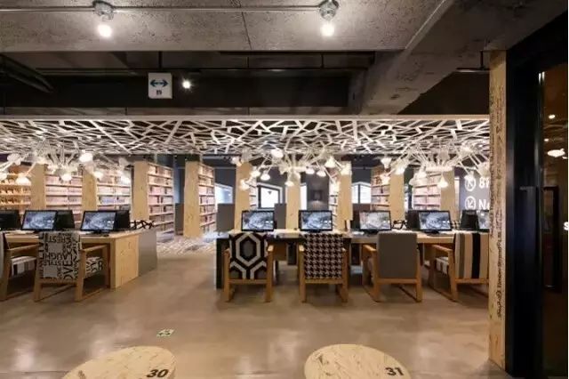 霓虹国的新三样：咖啡吧+漫画网吧+胶囊酒店吧设计-8