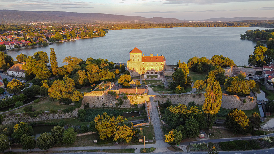匈牙利 Platan 酒店水疗和休闲建筑丨Varro Design-5
