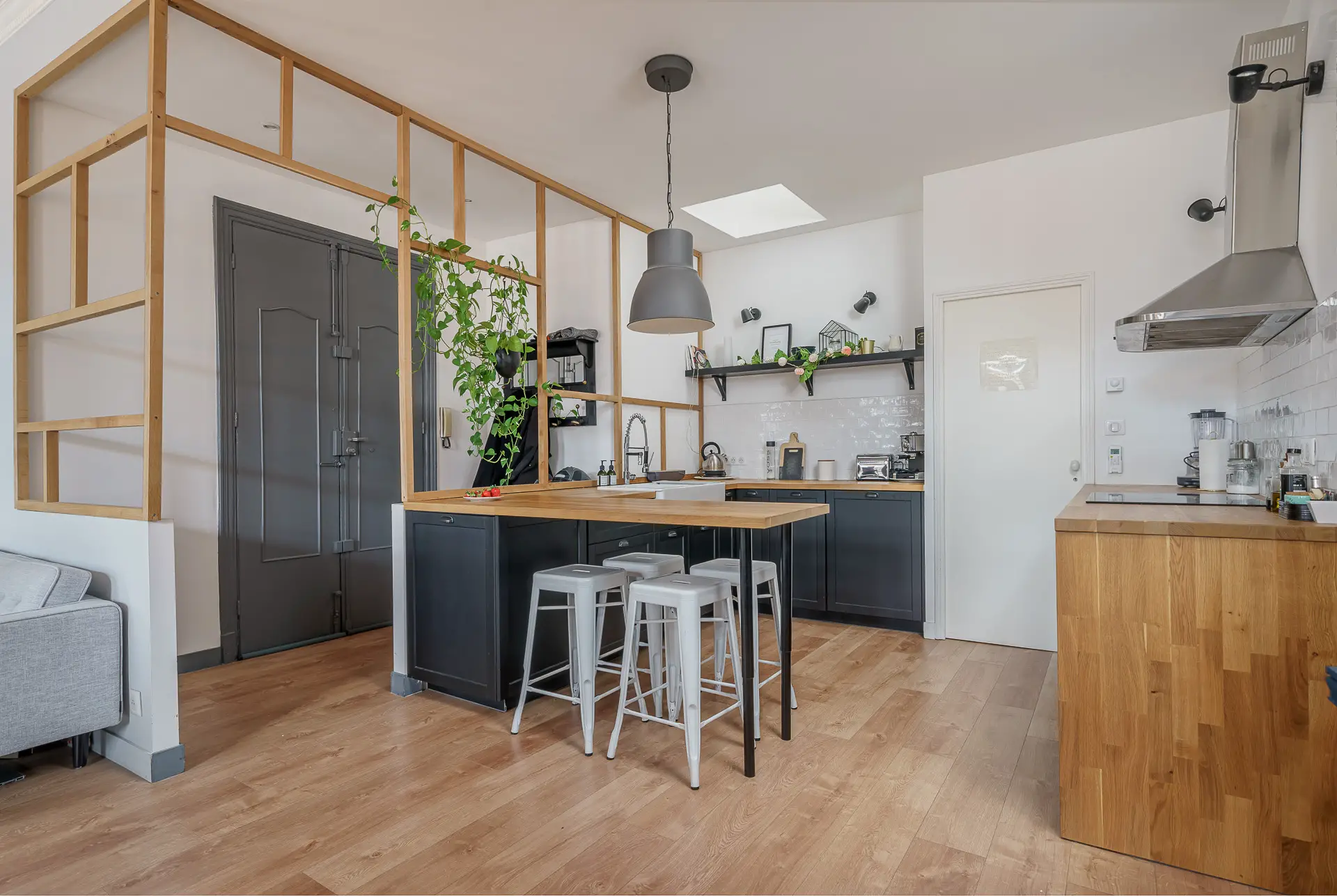 马赛一套翻新的公寓,可看到守护圣母院的景色-9